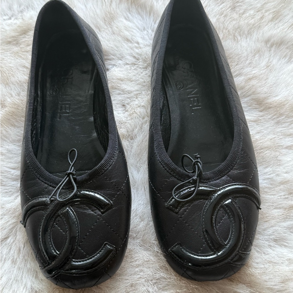 CHANEL Black Flats Classic Design